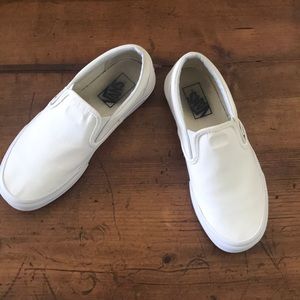 White slip-on vans men’s size 6 women’s size 7.5